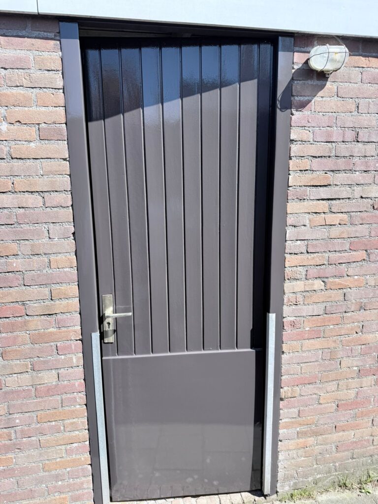 Deur renovatie in Castricum met moderne antraciet uitstraling