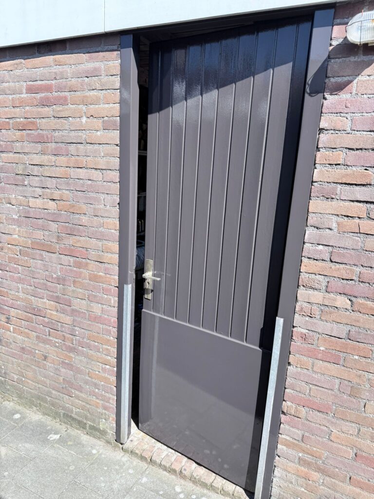 Deur renovatie in Castricum met moderne antraciet uitstraling