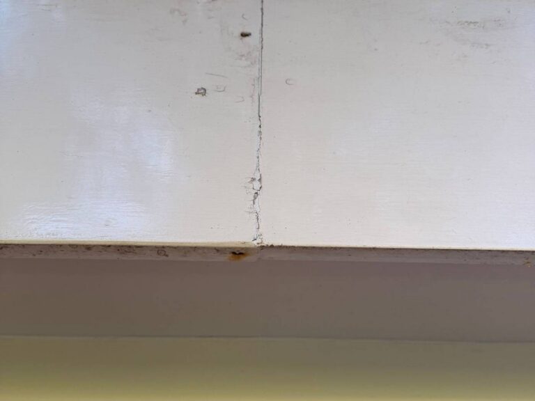 Buitenschilderwerk in Castricum door Damming Onderhoud: boeidelen, topgevel en kozijnen